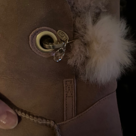 UGG NEW PINK SHEEPSKIN BOOTS 11 - Picture 2 of 12